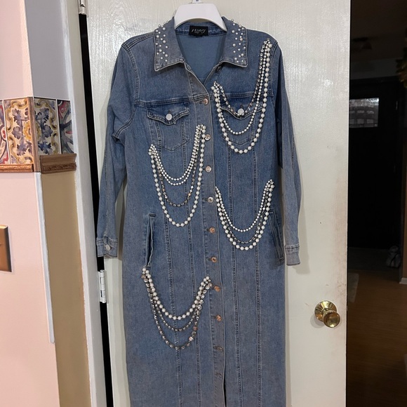 Denim Button-Front Midi Dress with Pearl Chain Detail - Light Blue - Picture 4 of 8